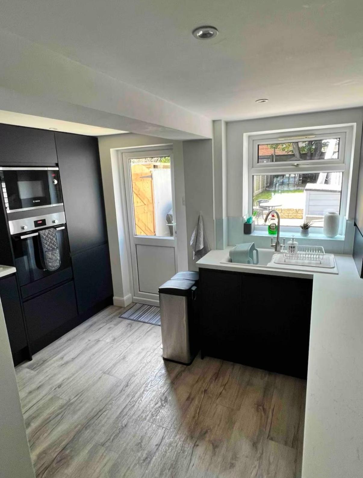 Modern 2 Bed House In Rainham, Kent - Central Location Rainham  Dış mekan fotoğraf
